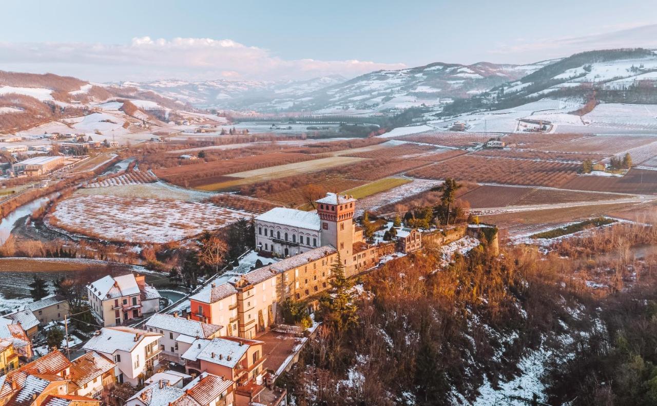 Il Castello Di Bubbio Hotel Екстериор снимка
