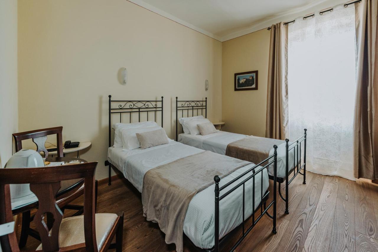 Il Castello Di Bubbio Hotel Екстериор снимка