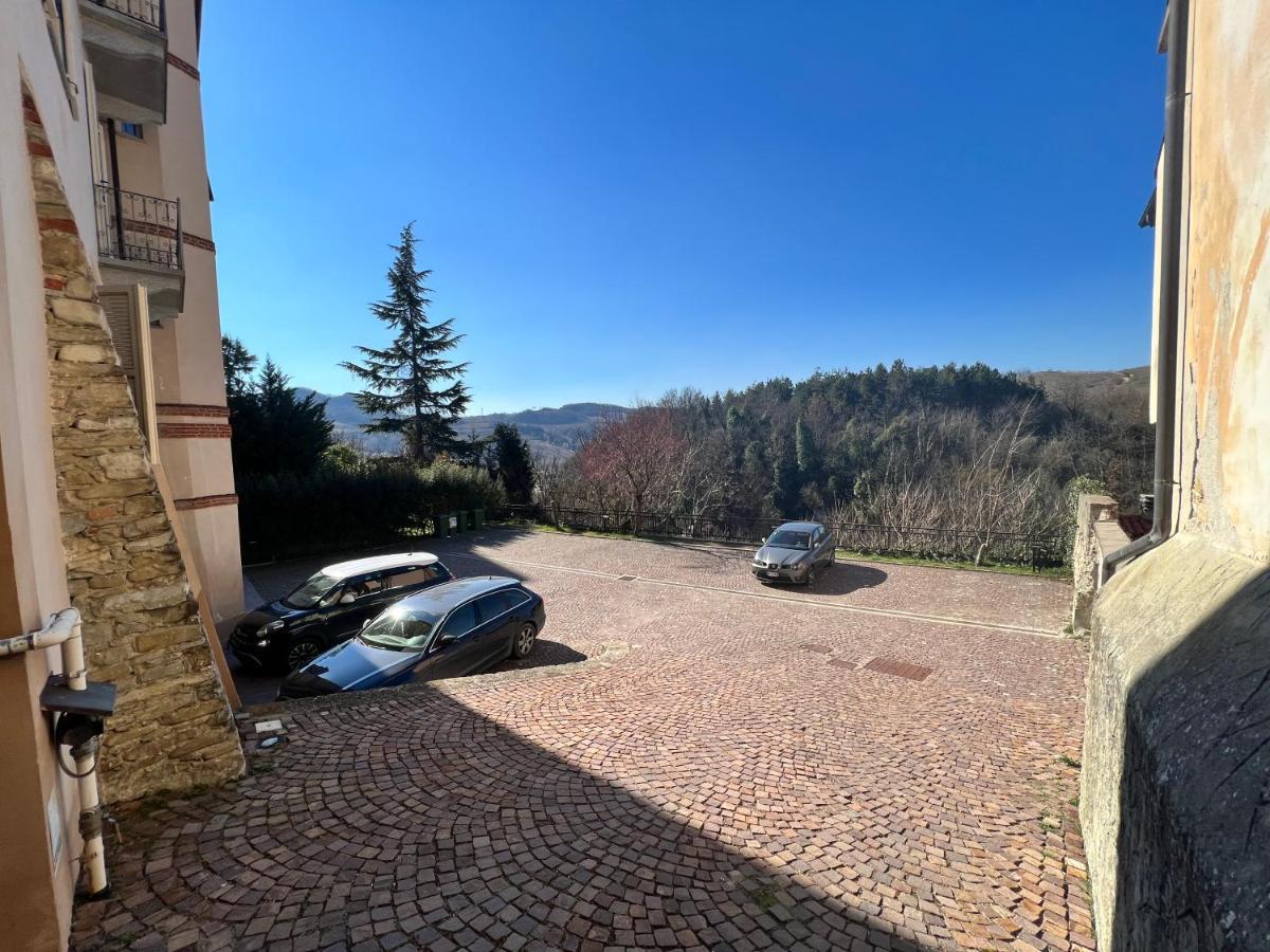 Il Castello Di Bubbio Hotel Екстериор снимка