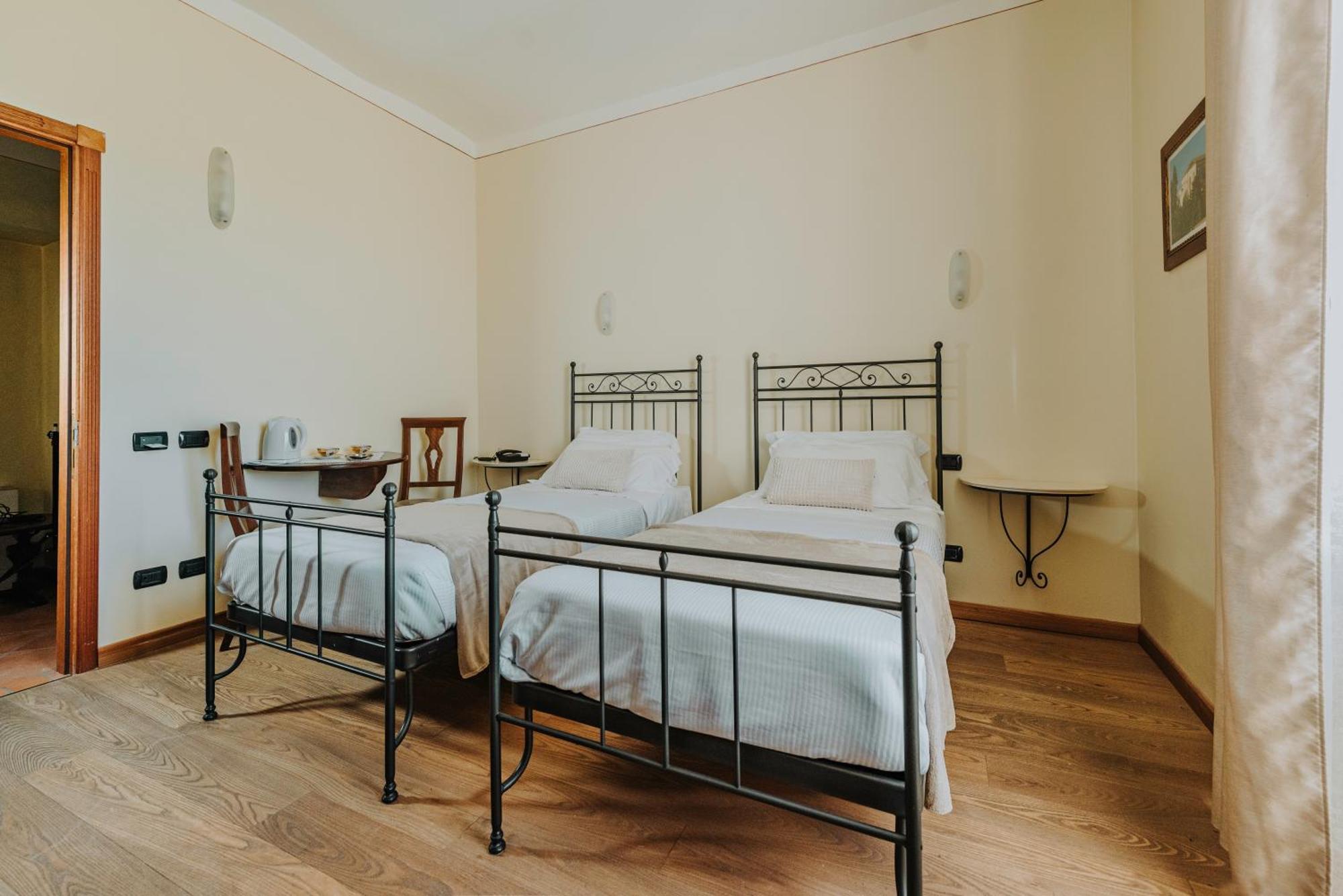 Il Castello Di Bubbio Hotel Екстериор снимка