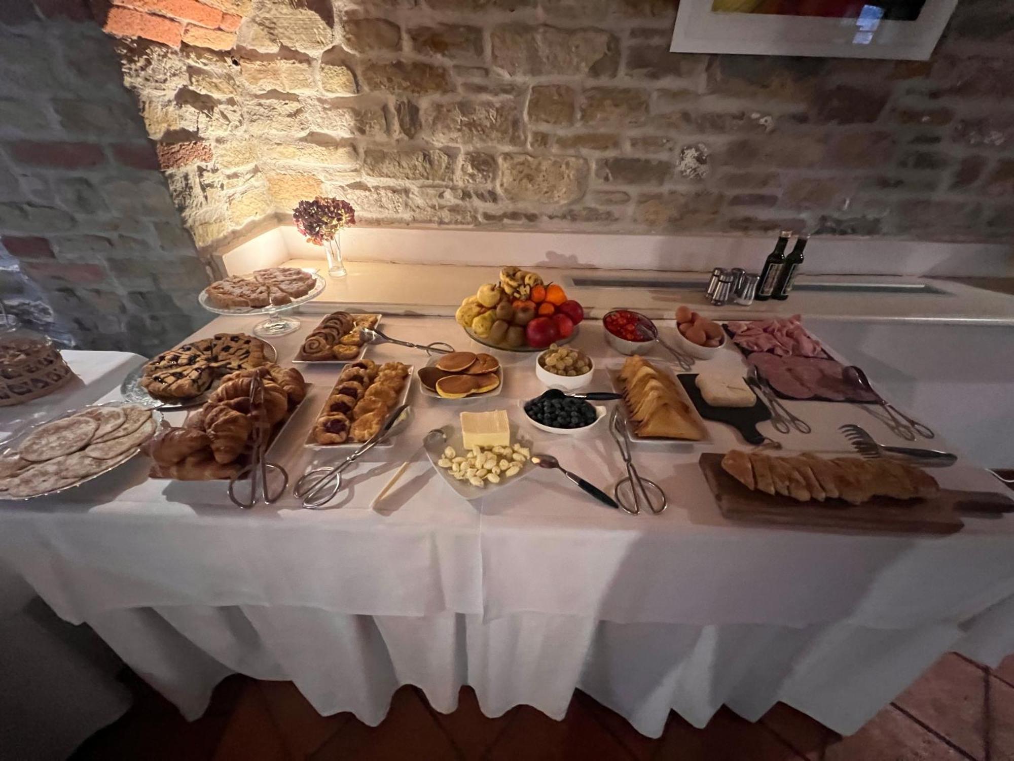 Il Castello Di Bubbio Hotel Екстериор снимка