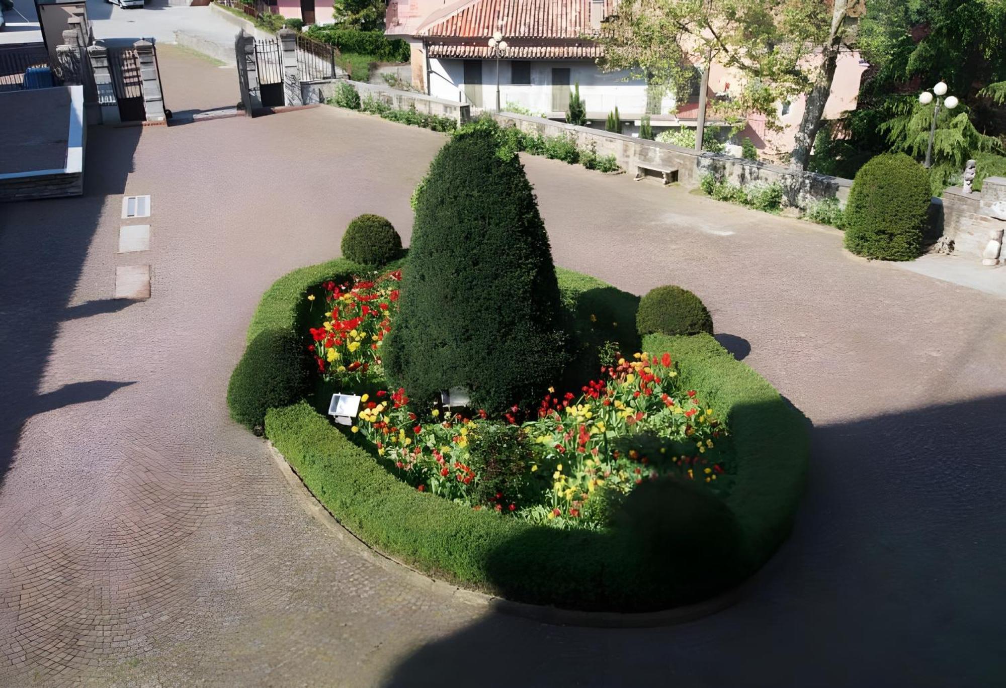 Il Castello Di Bubbio Hotel Екстериор снимка