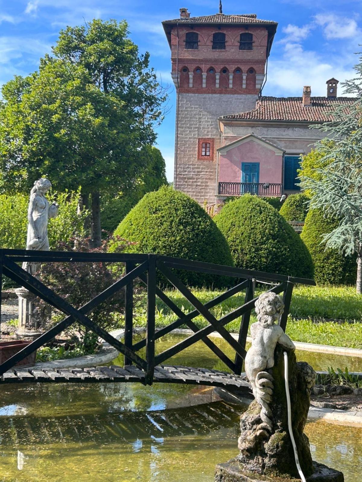 Il Castello Di Bubbio Hotel Екстериор снимка