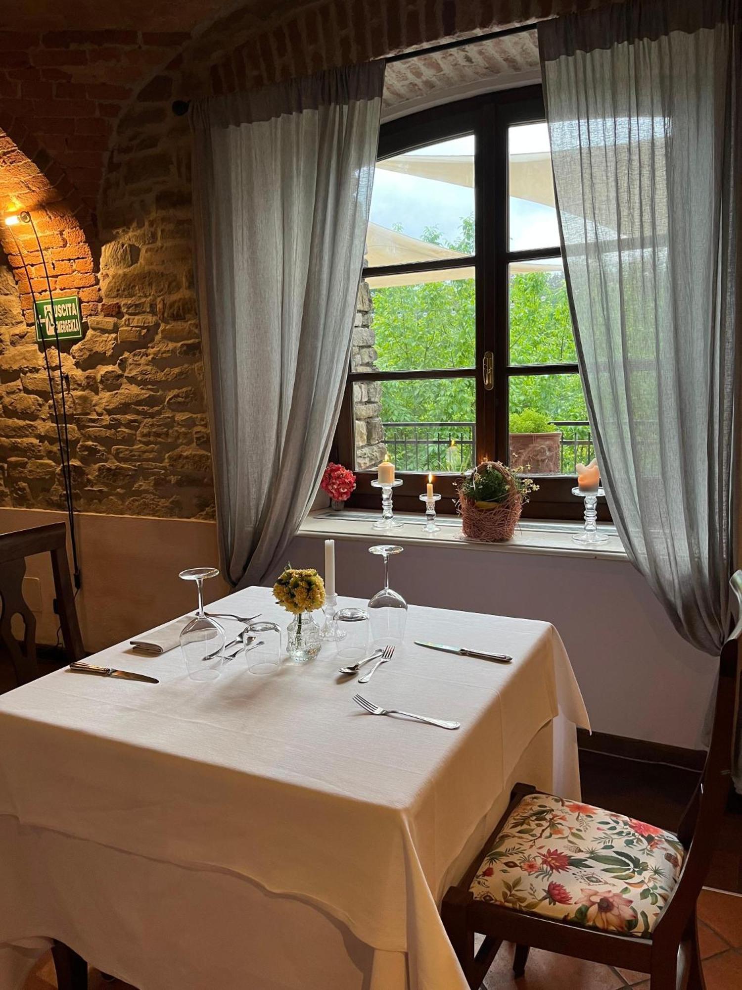 Il Castello Di Bubbio Hotel Екстериор снимка