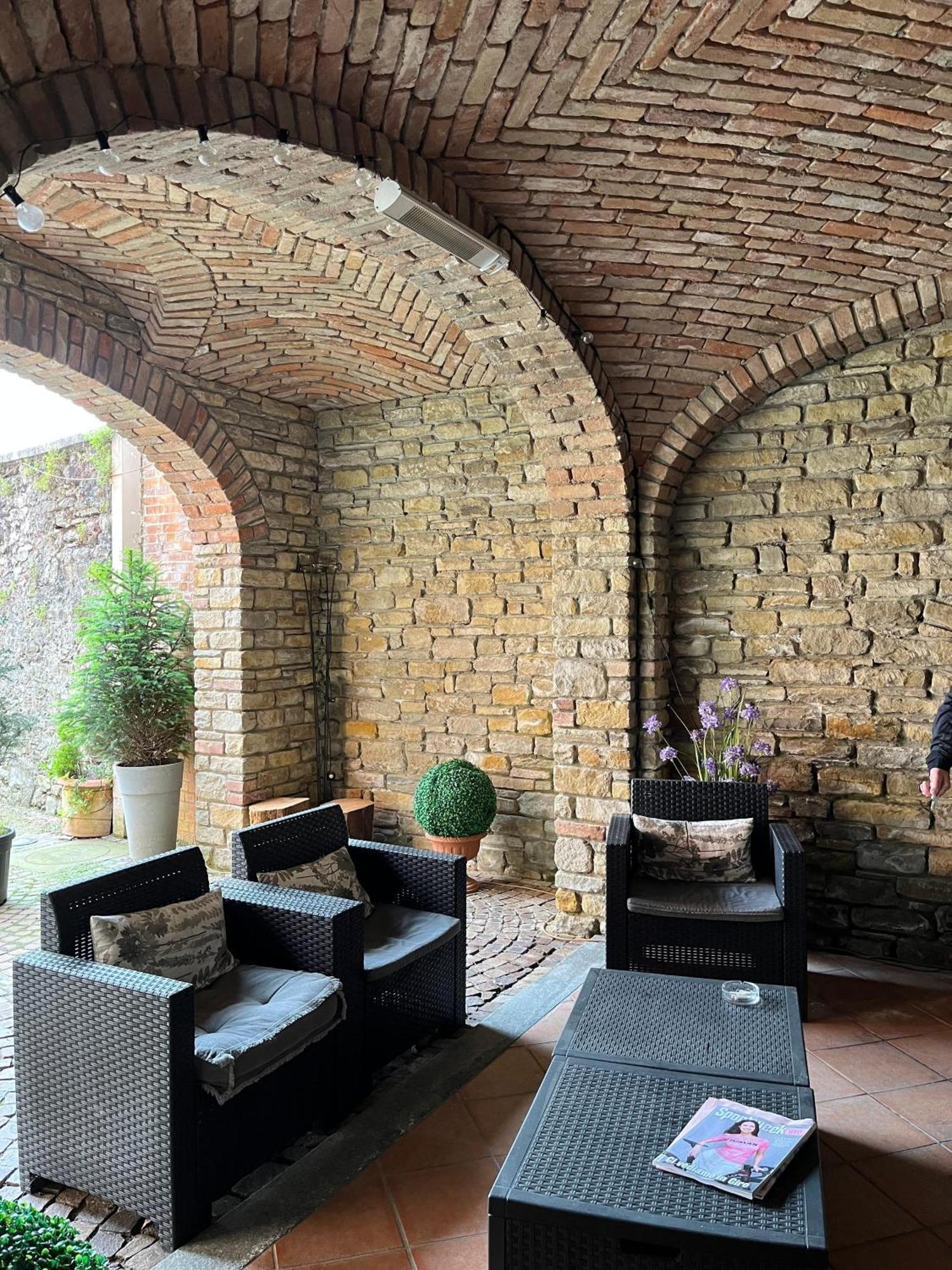 Il Castello Di Bubbio Hotel Екстериор снимка