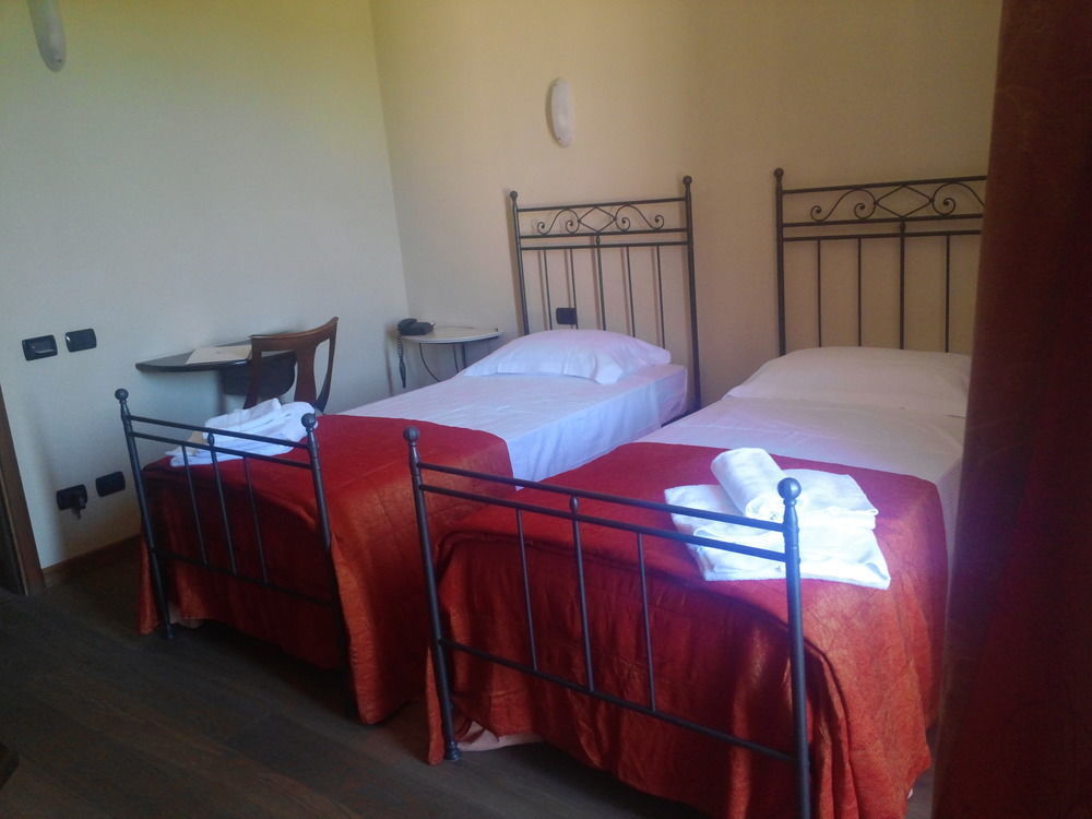 Il Castello Di Bubbio Hotel Екстериор снимка