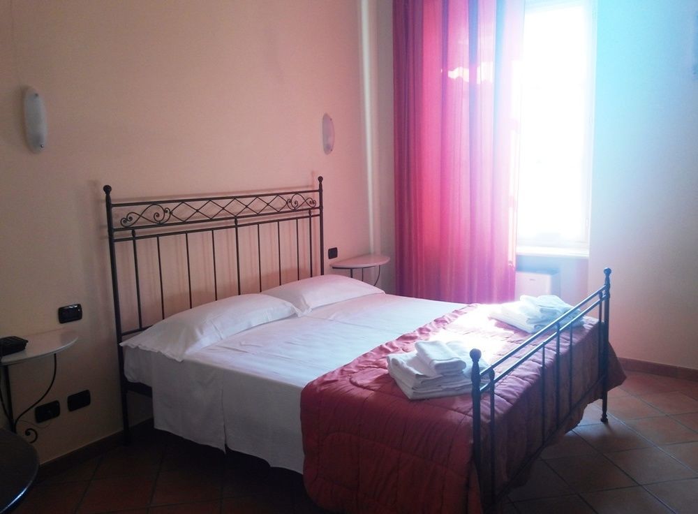 Il Castello Di Bubbio Hotel Екстериор снимка