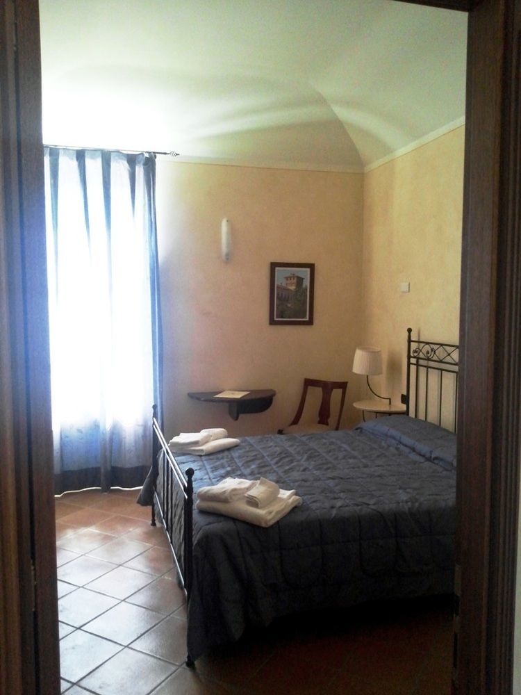 Il Castello Di Bubbio Hotel Екстериор снимка
