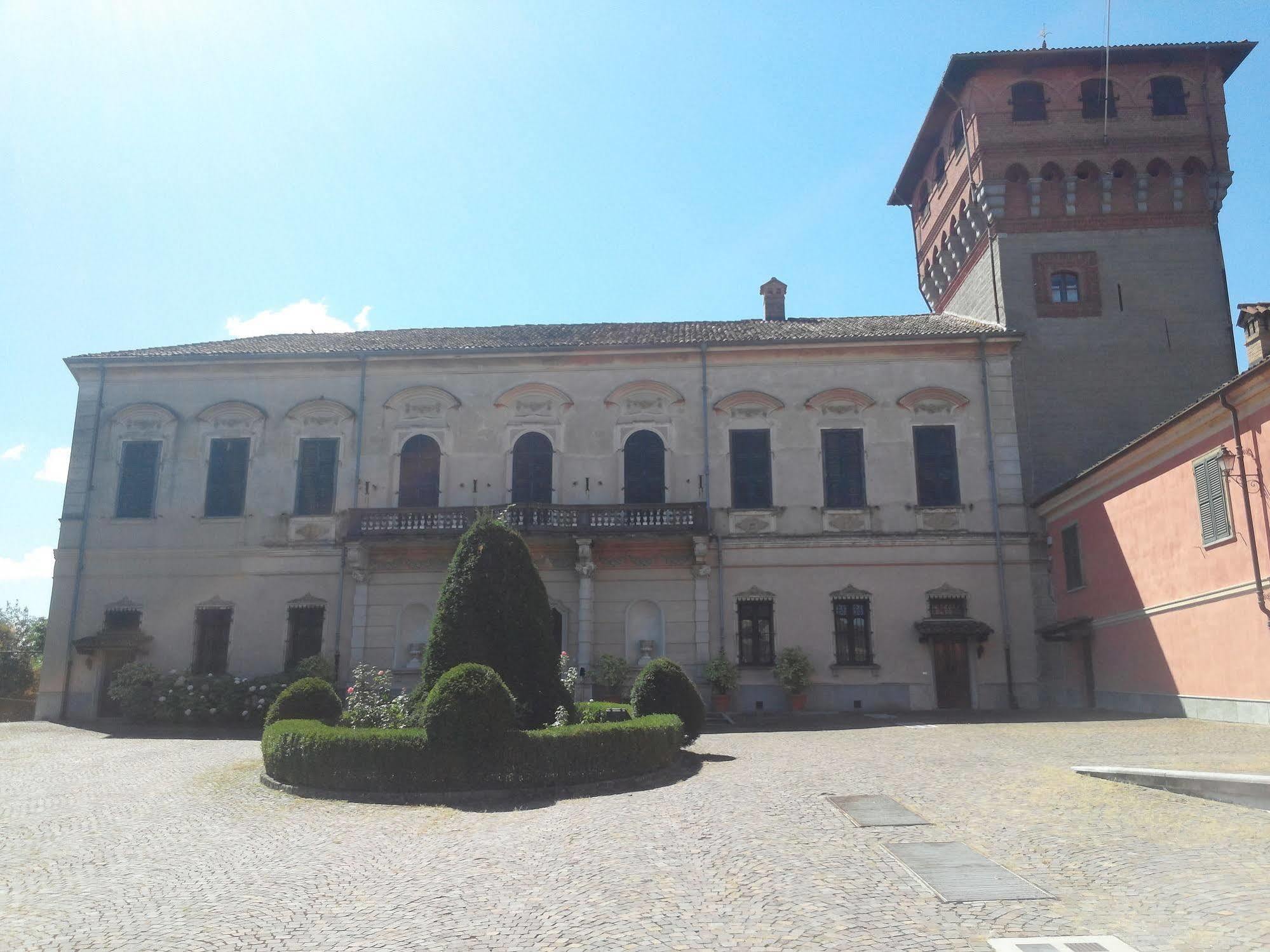 Il Castello Di Bubbio Hotel Екстериор снимка